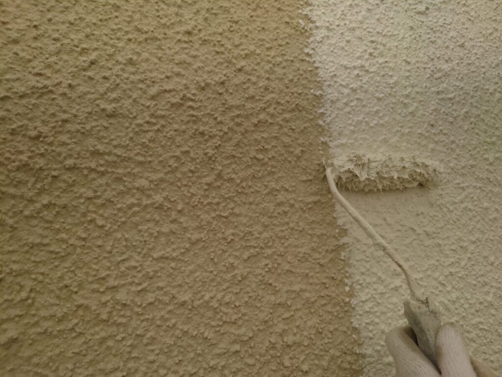 八王子市外壁塗装二世帯　メゾネットタイプアパート　A棟　外壁塗装上塗り